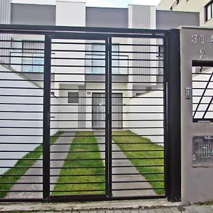  Casa de Férias Sobrado Carpe Diem Palmeiras, 450 M Da Praia, 2 Com Ar, 2 Vagas, Check-in 24h, Churrasqueira, 20 Min Do Beto Carrero Brasil